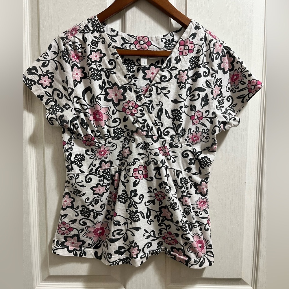 Nick and Sarah women’s cute top